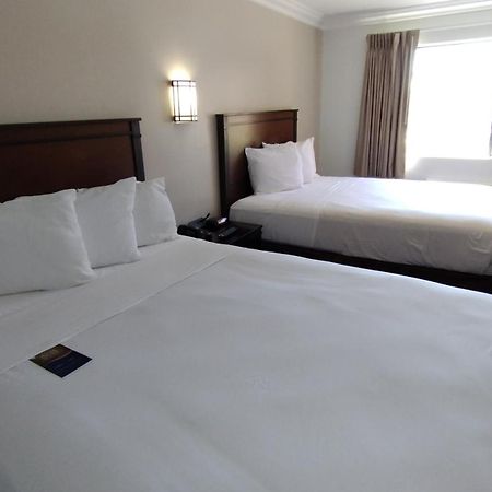 Baymont By Wyndham Ontario Hotel Luaran gambar