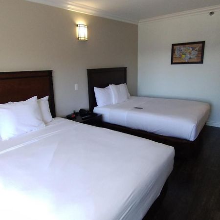 Baymont By Wyndham Ontario Hotel Luaran gambar