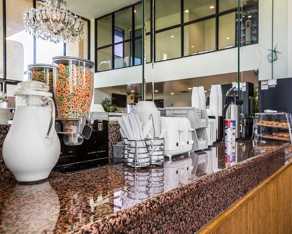 Baymont By Wyndham Ontario Hotel Luaran gambar