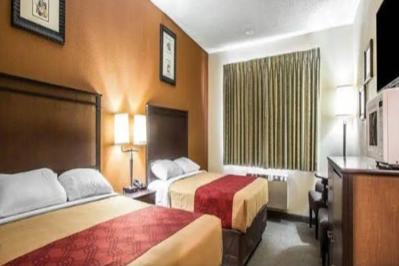 Baymont By Wyndham Ontario Hotel Luaran gambar