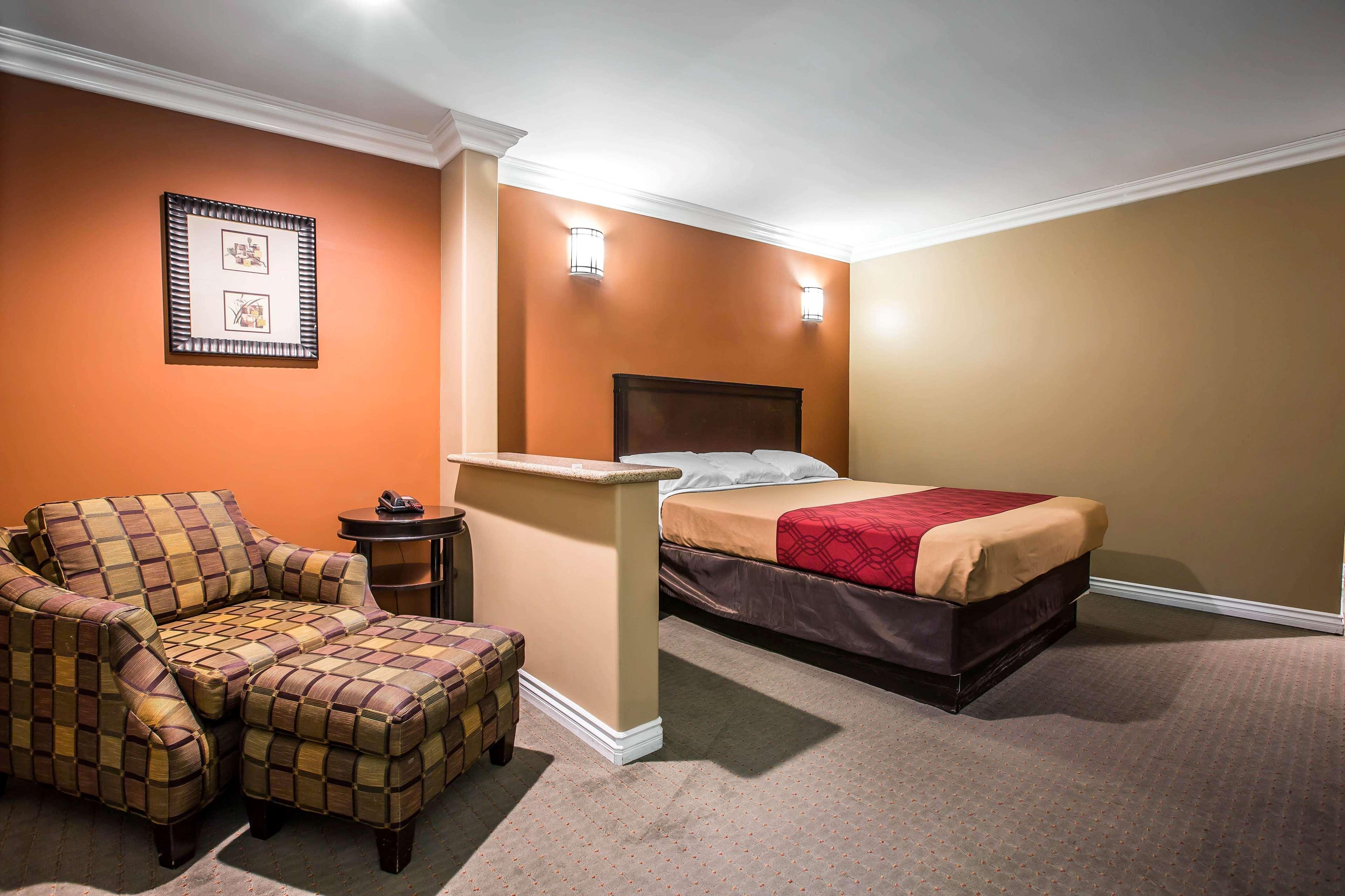 Baymont By Wyndham Ontario Hotel Luaran gambar