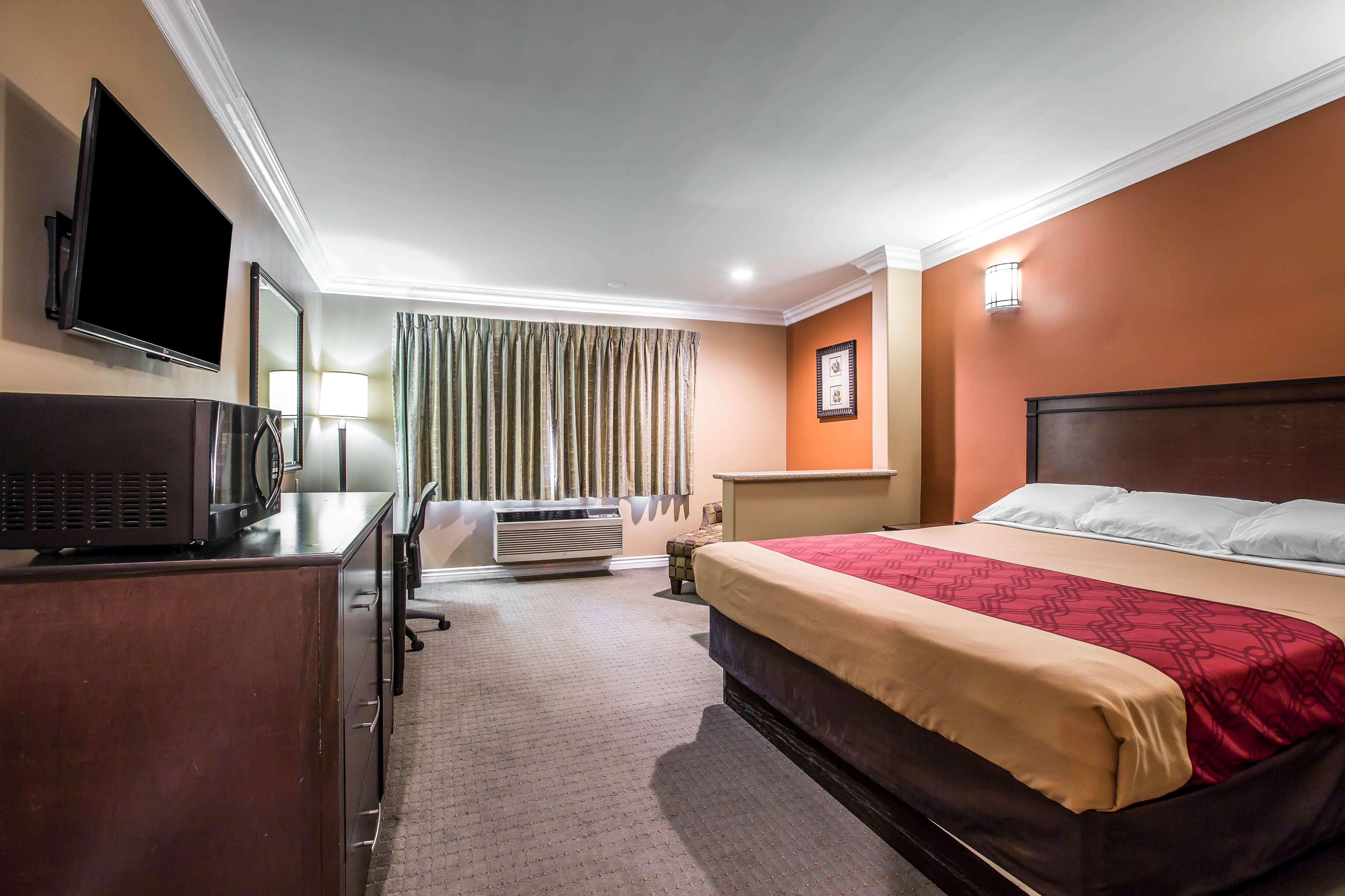 Baymont By Wyndham Ontario Hotel Luaran gambar