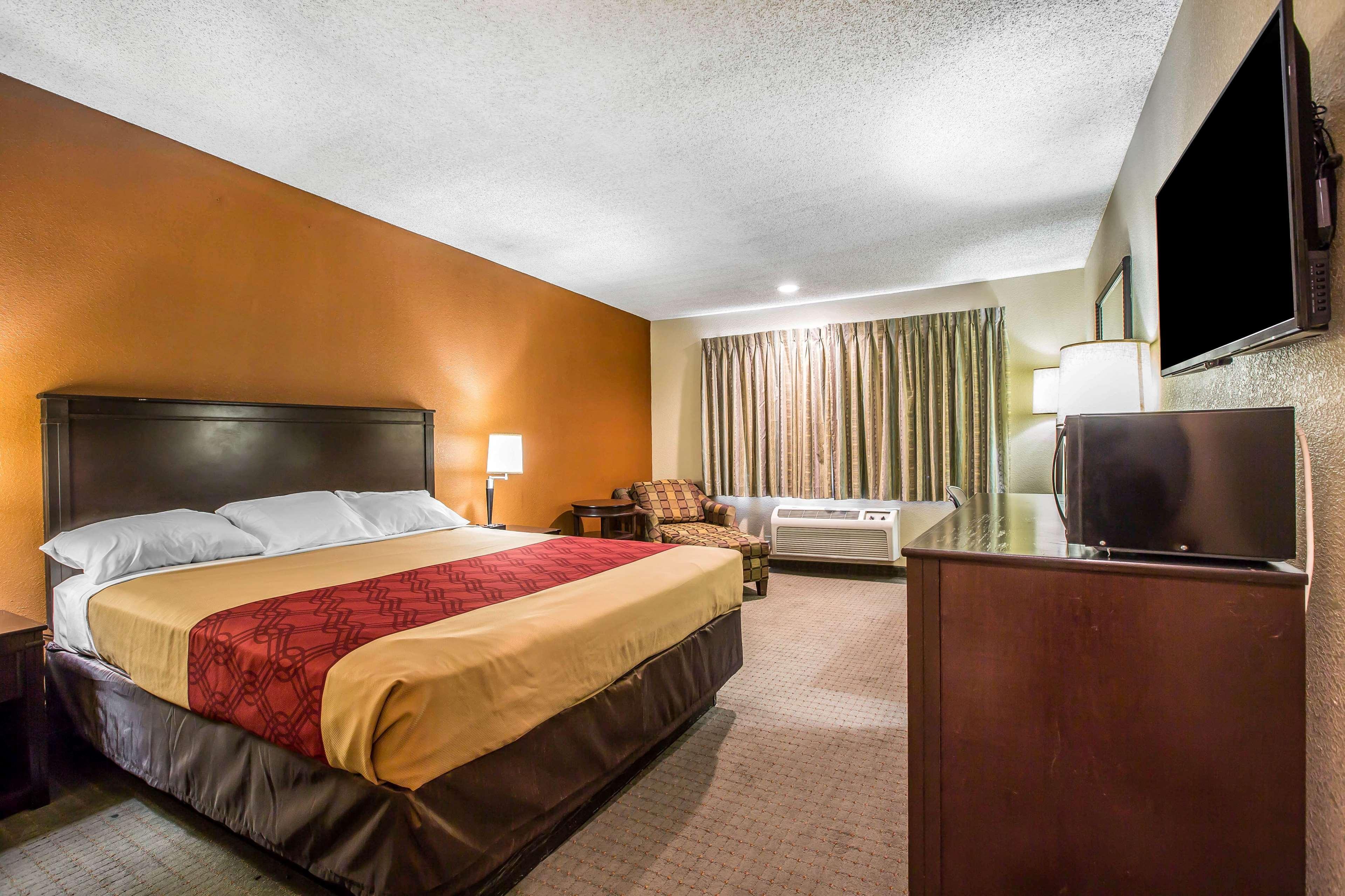 Baymont By Wyndham Ontario Hotel Luaran gambar