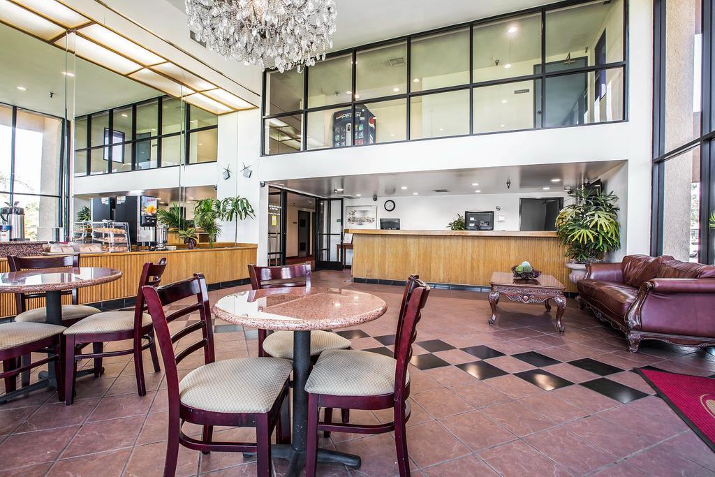 Baymont By Wyndham Ontario Hotel Luaran gambar