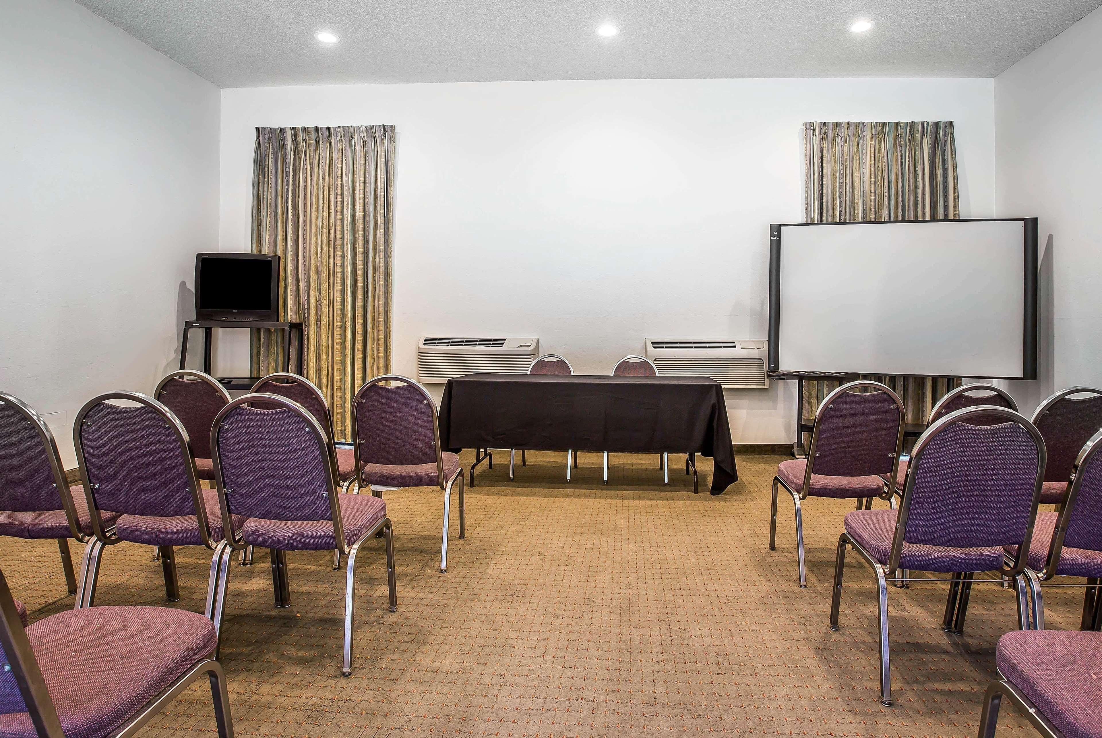 Baymont By Wyndham Ontario Hotel Luaran gambar