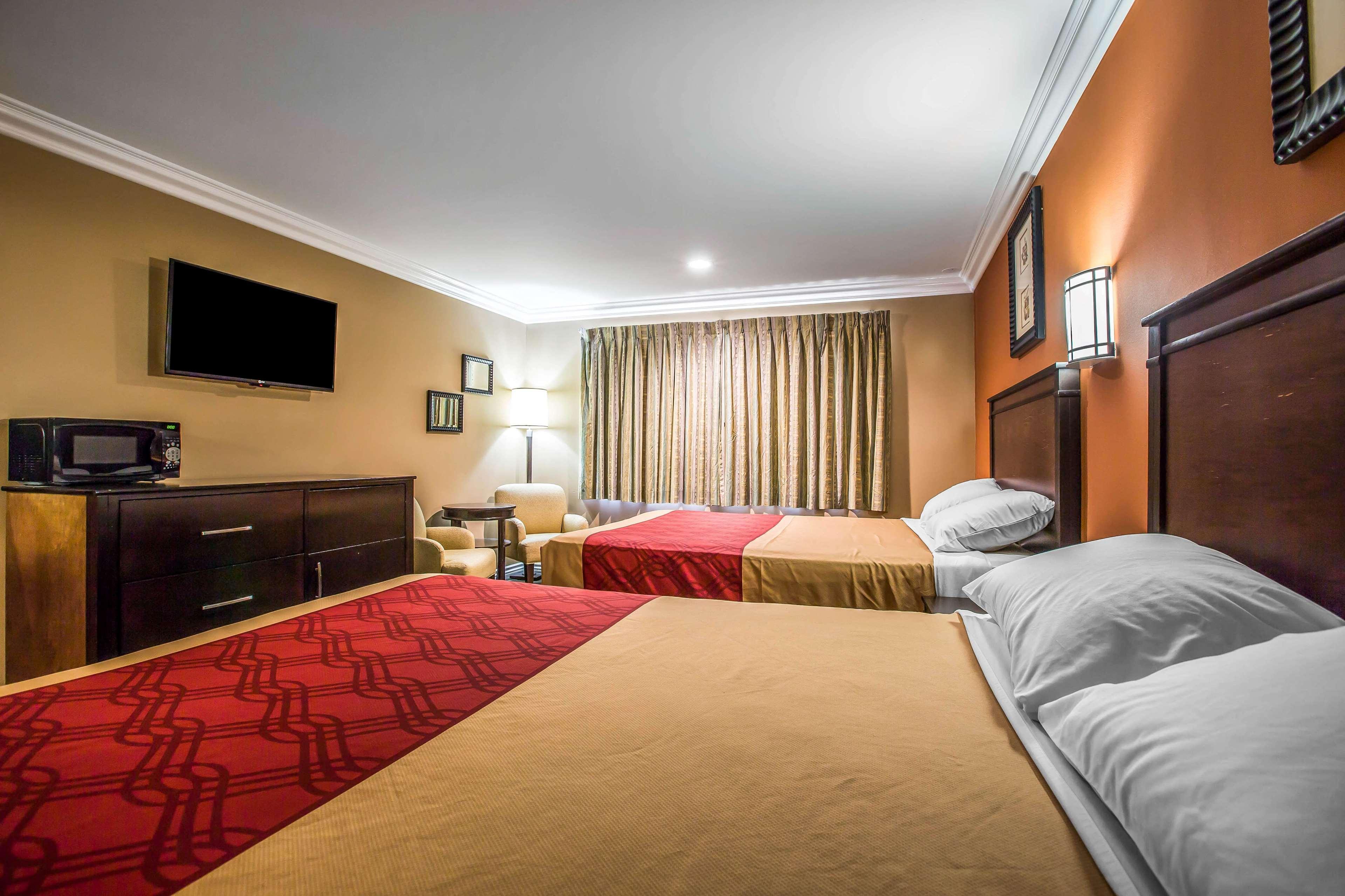 Baymont By Wyndham Ontario Hotel Luaran gambar