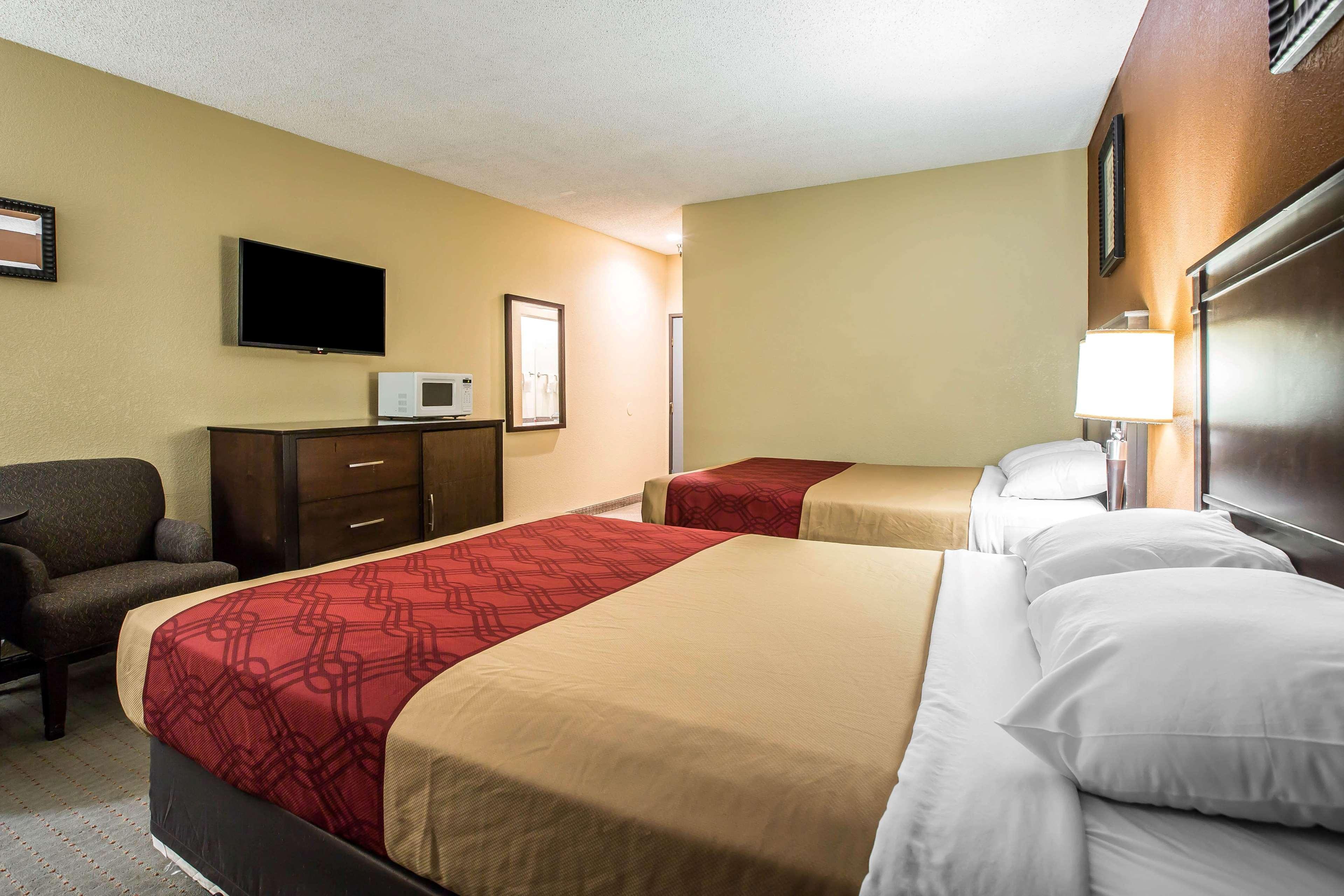Baymont By Wyndham Ontario Hotel Luaran gambar