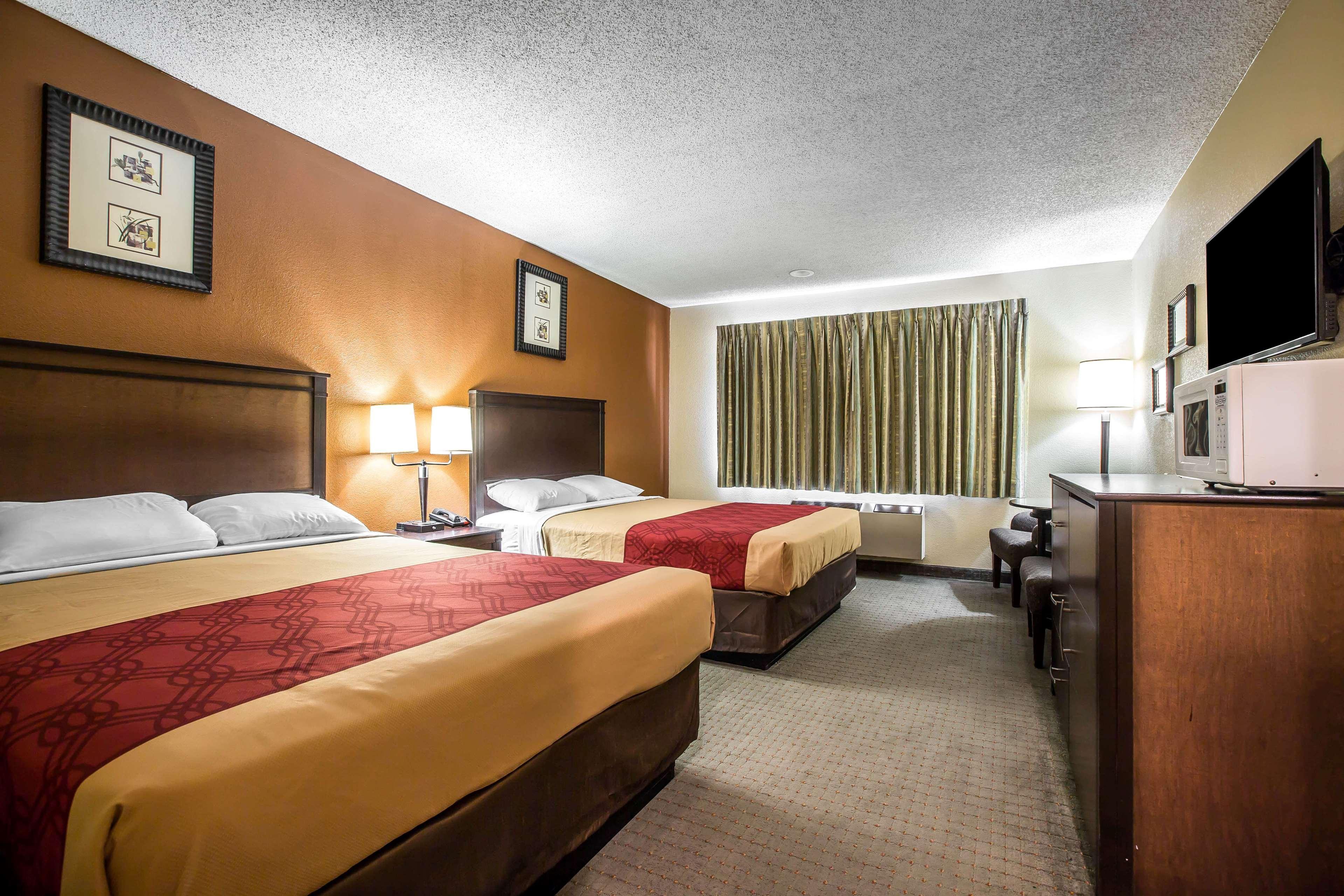 Baymont By Wyndham Ontario Hotel Luaran gambar