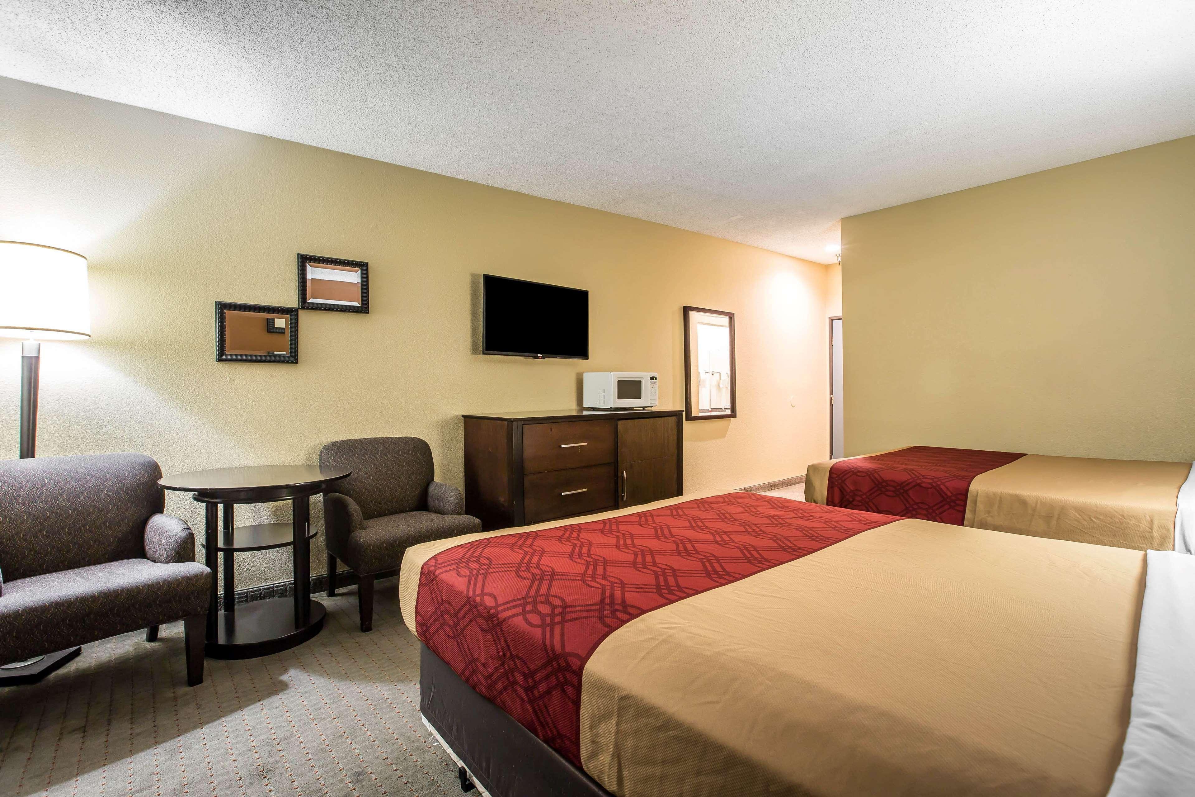 Baymont By Wyndham Ontario Hotel Luaran gambar