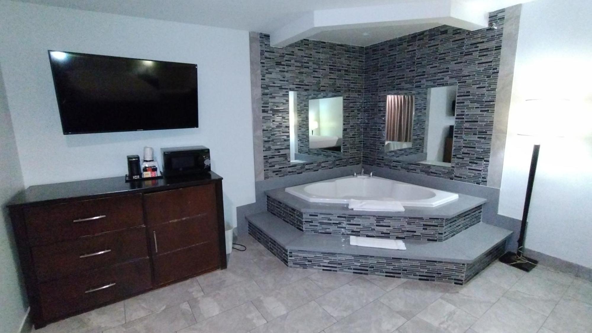 Baymont By Wyndham Ontario Hotel Luaran gambar