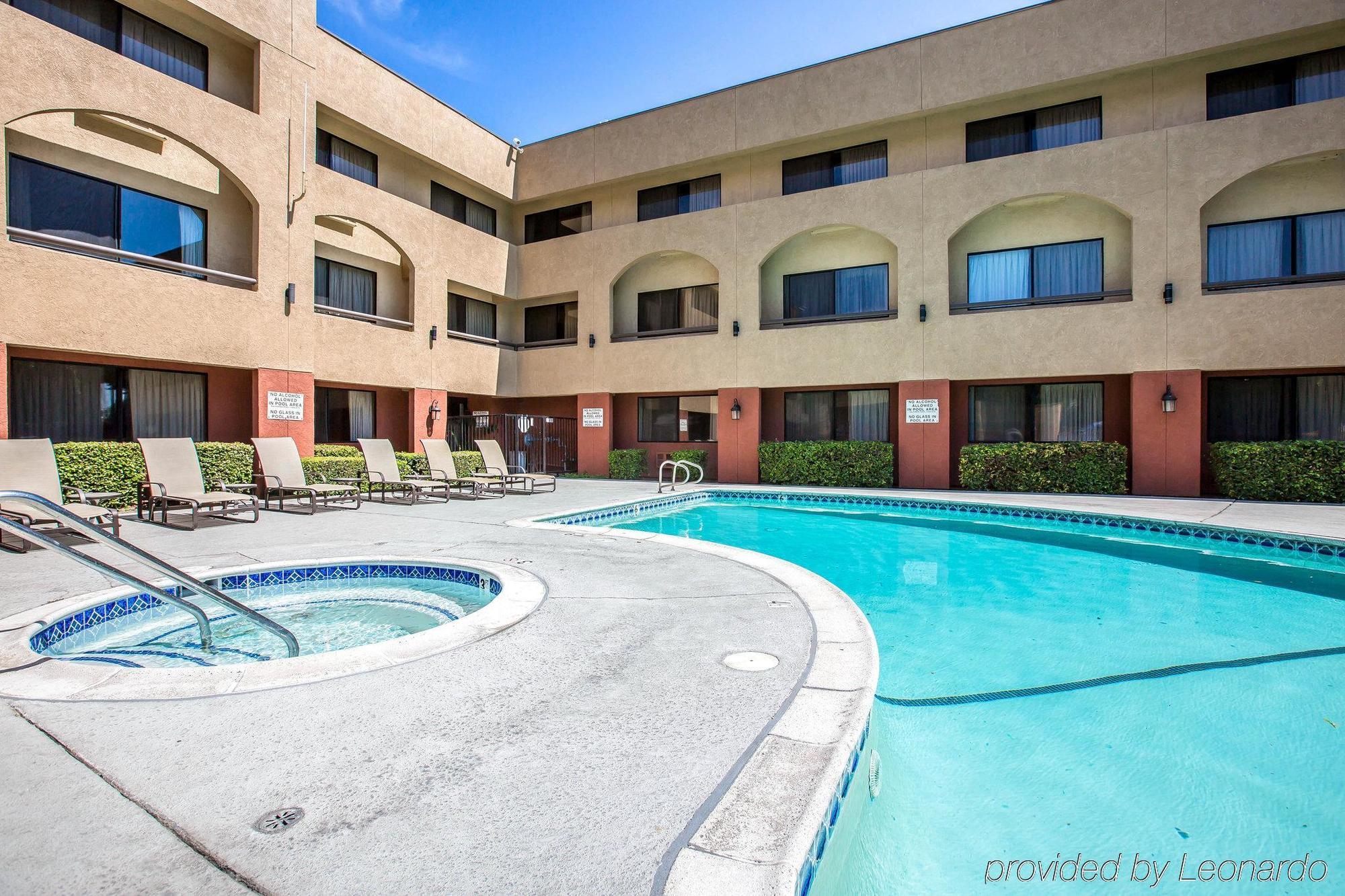 Baymont By Wyndham Ontario Hotel Luaran gambar