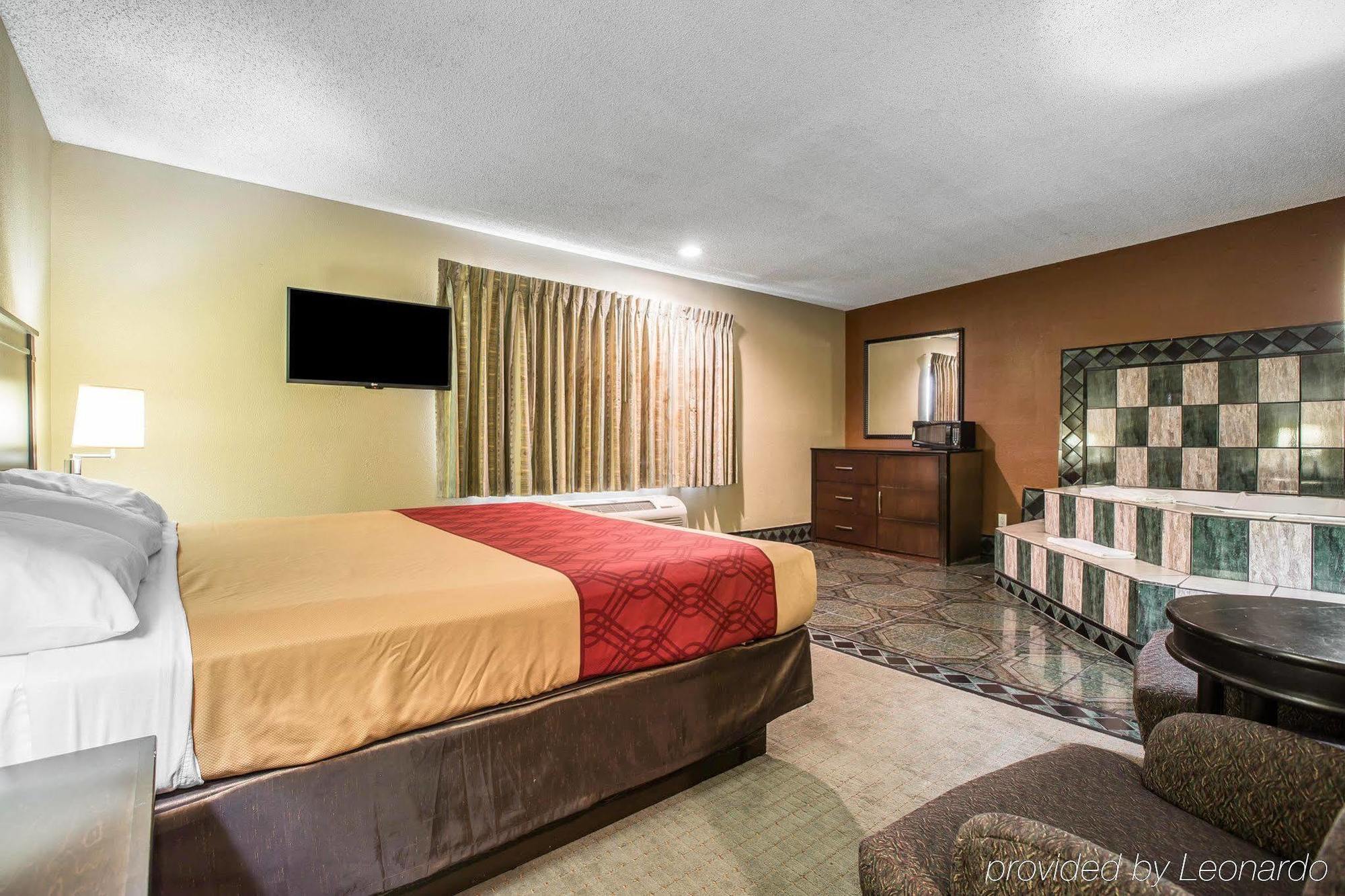 Baymont By Wyndham Ontario Hotel Luaran gambar